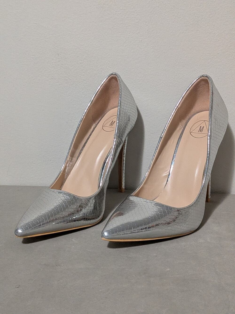 Missguided Metallic Silver Snakeskin Pointed Toe Stiletto Pumps - Size 7.5